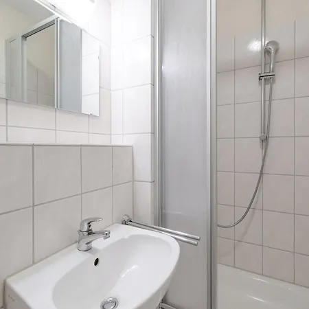 Apartment Helle Und Gemuetliche Mit Balkon In *